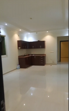 للمشاركة غرفة وصاله في حي الملقا / بلاطة