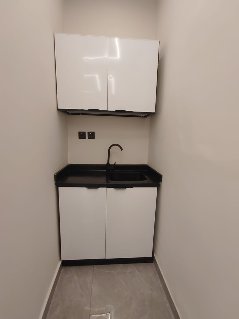 للمشاركة غرفتين وصاله في حي الملقا /بلاطة